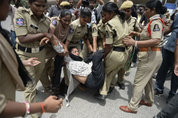 Police Arrest | ಏಕಾಏಕಿ ಒಬ್ಬ ವ್ಯಕ್ತಿಯನ್ನು ಅರೆಸ್ಟ್ ಮಾಡುವ ಅಧಿಕಾರ ಪೊಲೀಸರಿಗೆ ಇದೆಯಾ..?