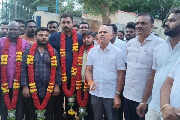 Hemavathi Link Canal | ಜೈಲಿನಿಂದ ಬಿಡುಗಡೆಯಾದವರಿಗೆ ಹಾರ ಹಾಕಿ ಸ್ವಾಗತಿಸಿದ ಶಾಸಕ ಸುರೇಶ್ ಗೌಡ