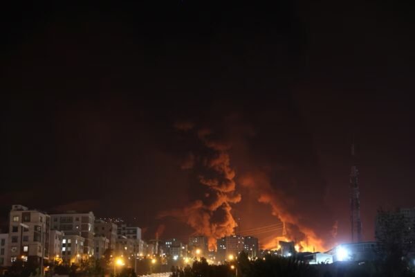US Strikes Iran | ಇರಾನ್ ಮೇಲೆ ಯುದ್ಧ ಸಾರಿದ ಅಮೇರಿಕಾ ; ನಡುಗಿದ ಇರಾನ್..!