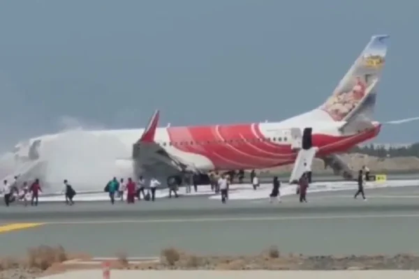 Plane Fire | ದೆಹಲಿ ಏರ್ ಇಂಡಿಯಾದಲ್ಲಿ ಬೆಂಕಿ ; ವಿಮಾನ ಇಳಿದು ಓಡಿದ ಪ್ರಯಾಣಿಕರು..!